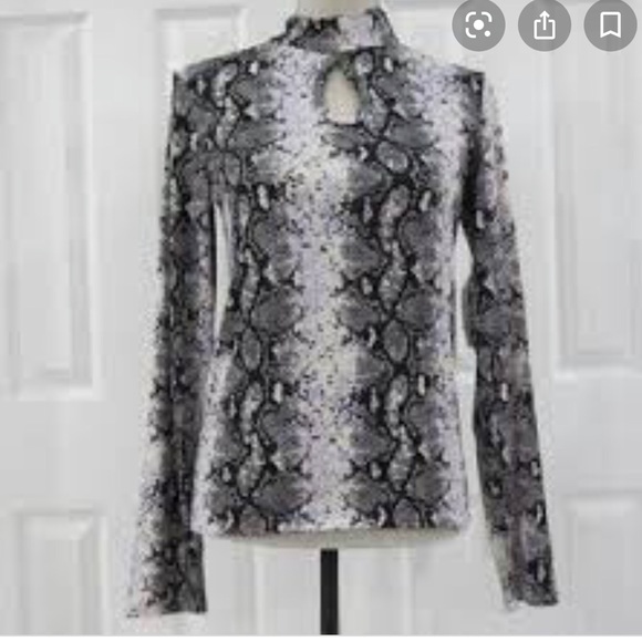 eye candy Tops - NWT Eye Candy Long sleeve Key hole Snakeskin top